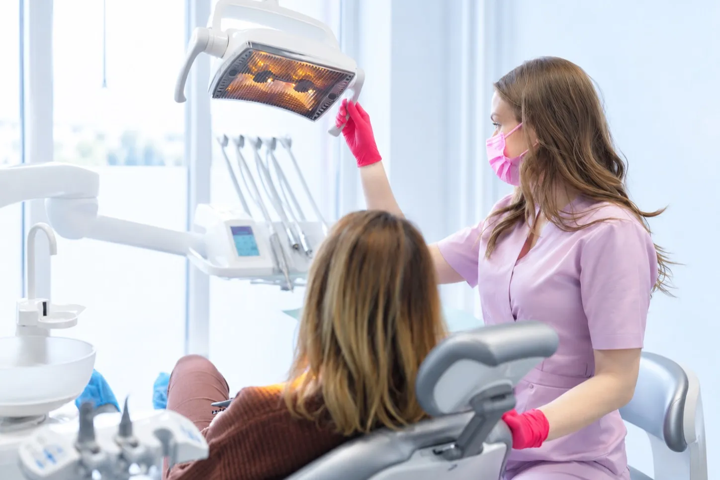 Echipa Brim Dental în timpul unui tratament
